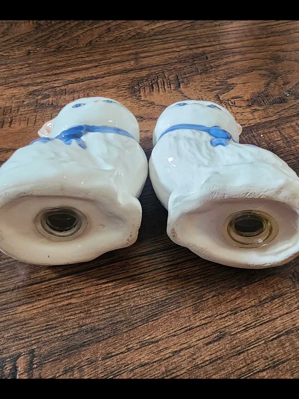 Vtg White Cat Salt and Pepper Shaker Set with Blue Bows